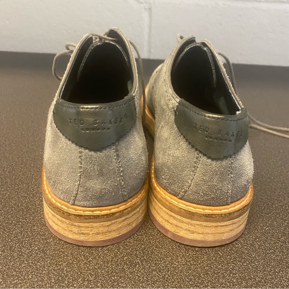 Ted Baker, worn a half dozen times.  Excellent condition as the images show. - Picture 3 of 8